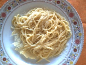 Cacio e pepe con scorza di parmiggiano reggiano croccante